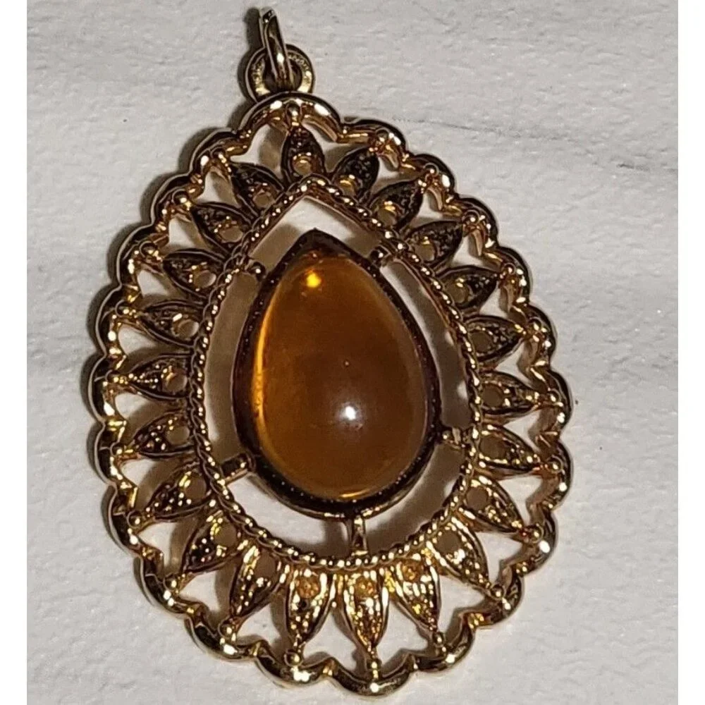 Vintage 1970's Sara Coventry Amber Colored and Gold Tone Pendant - Picture 4 of 8
